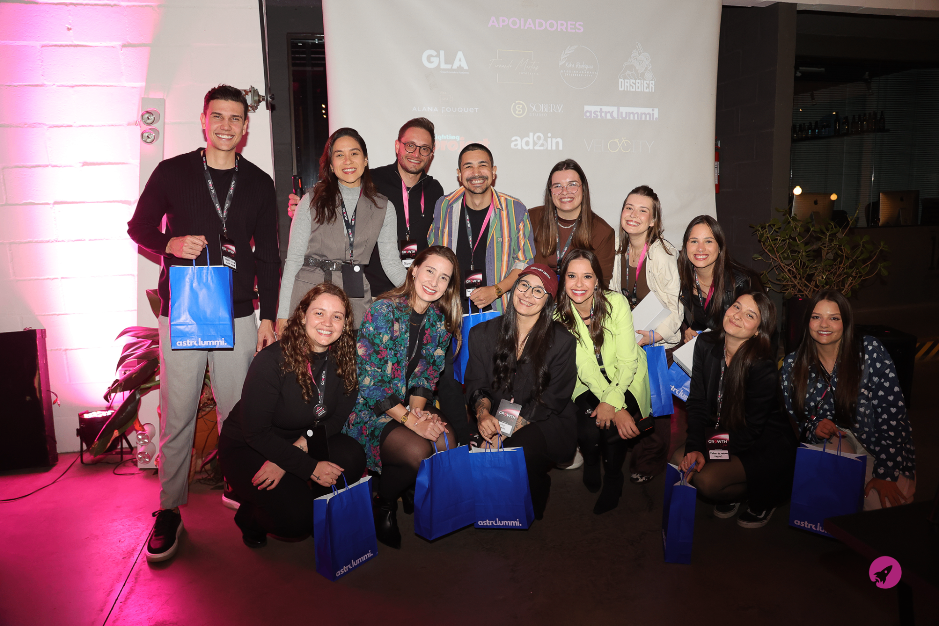 Membros do GrowthClub posando juntos