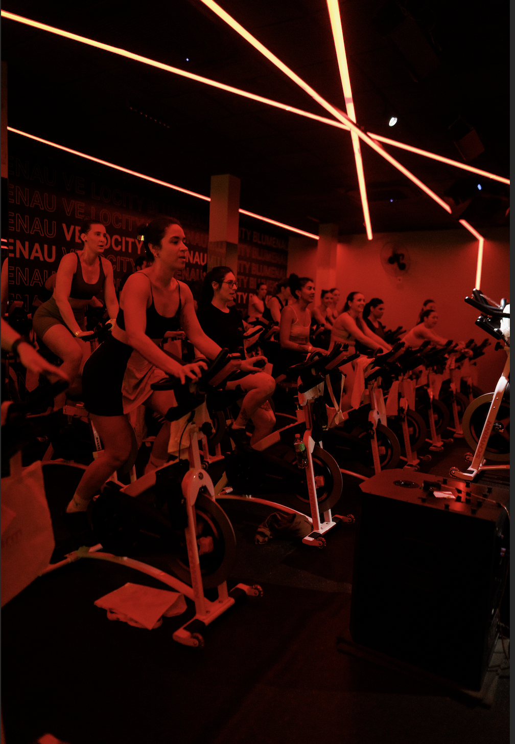 Turma do GrowthClub em ritmo na aula da Velocity